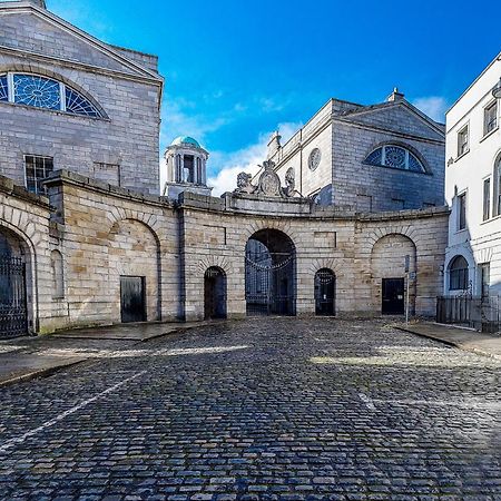 Munster Apartment , 7 Henrietta Street, Dublin City Centre Екстериор снимка
