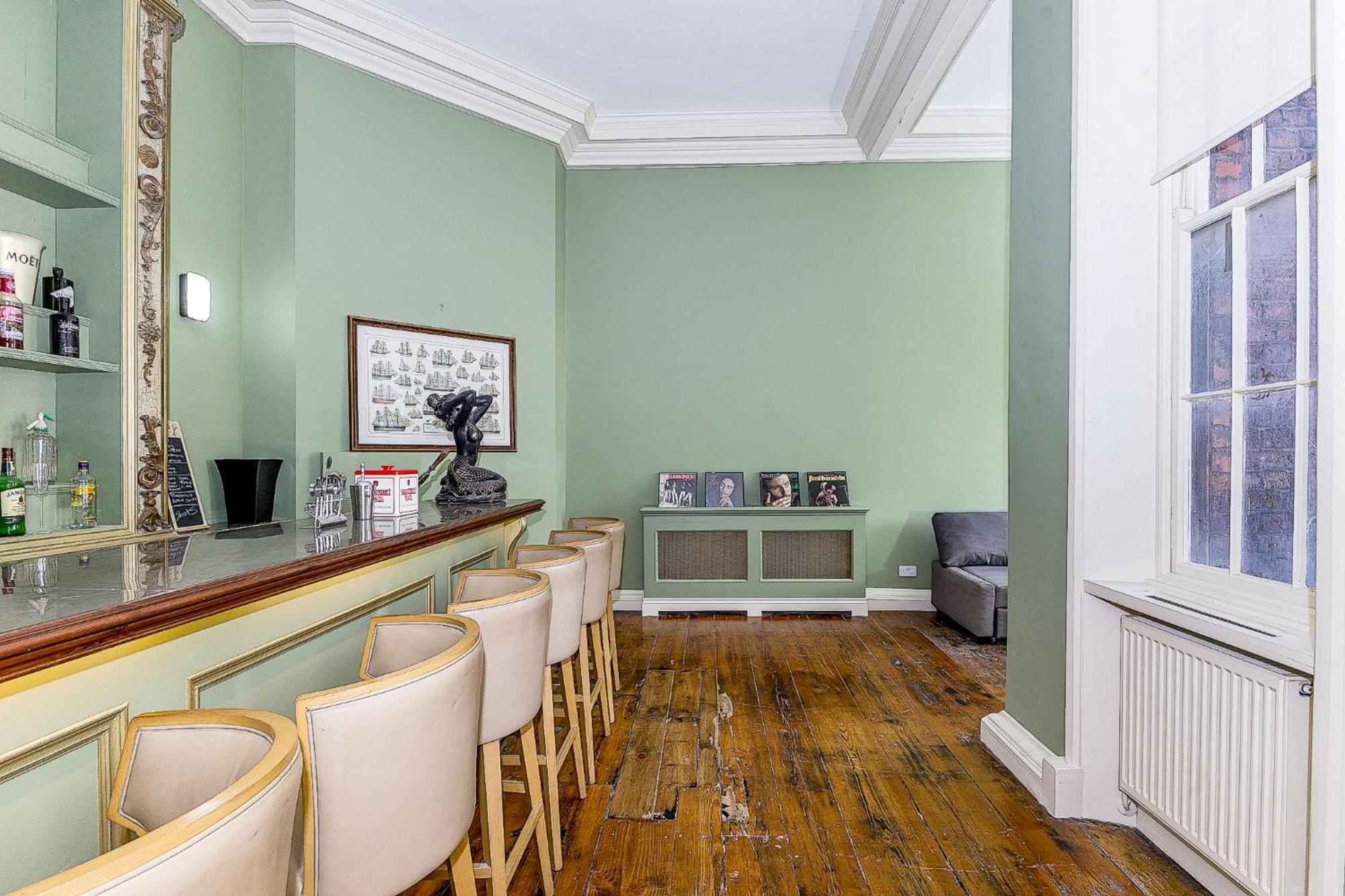 Munster Apartment , 7 Henrietta Street, Dublin City Centre Екстериор снимка