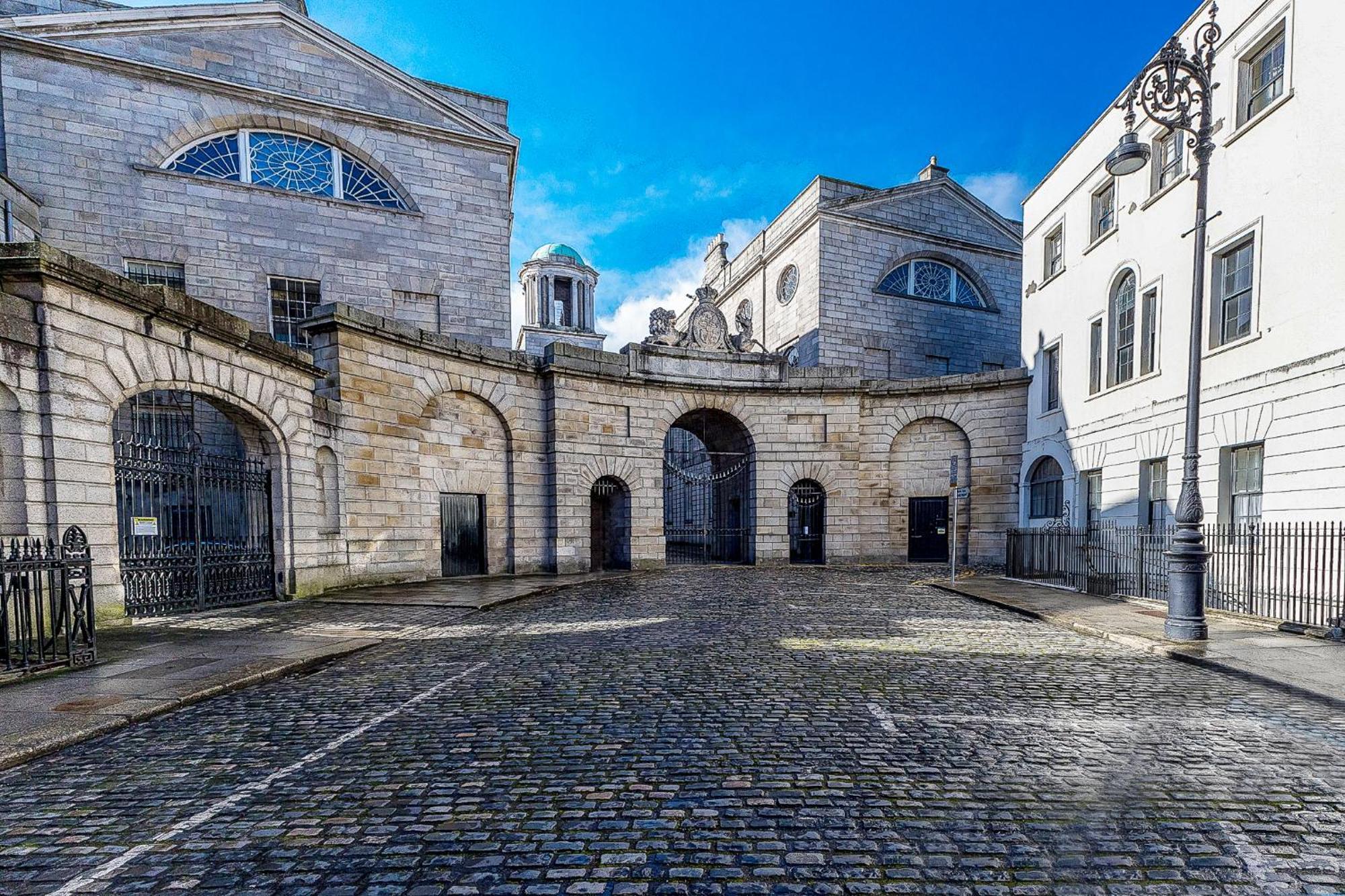 Munster Apartment , 7 Henrietta Street, Dublin City Centre Екстериор снимка