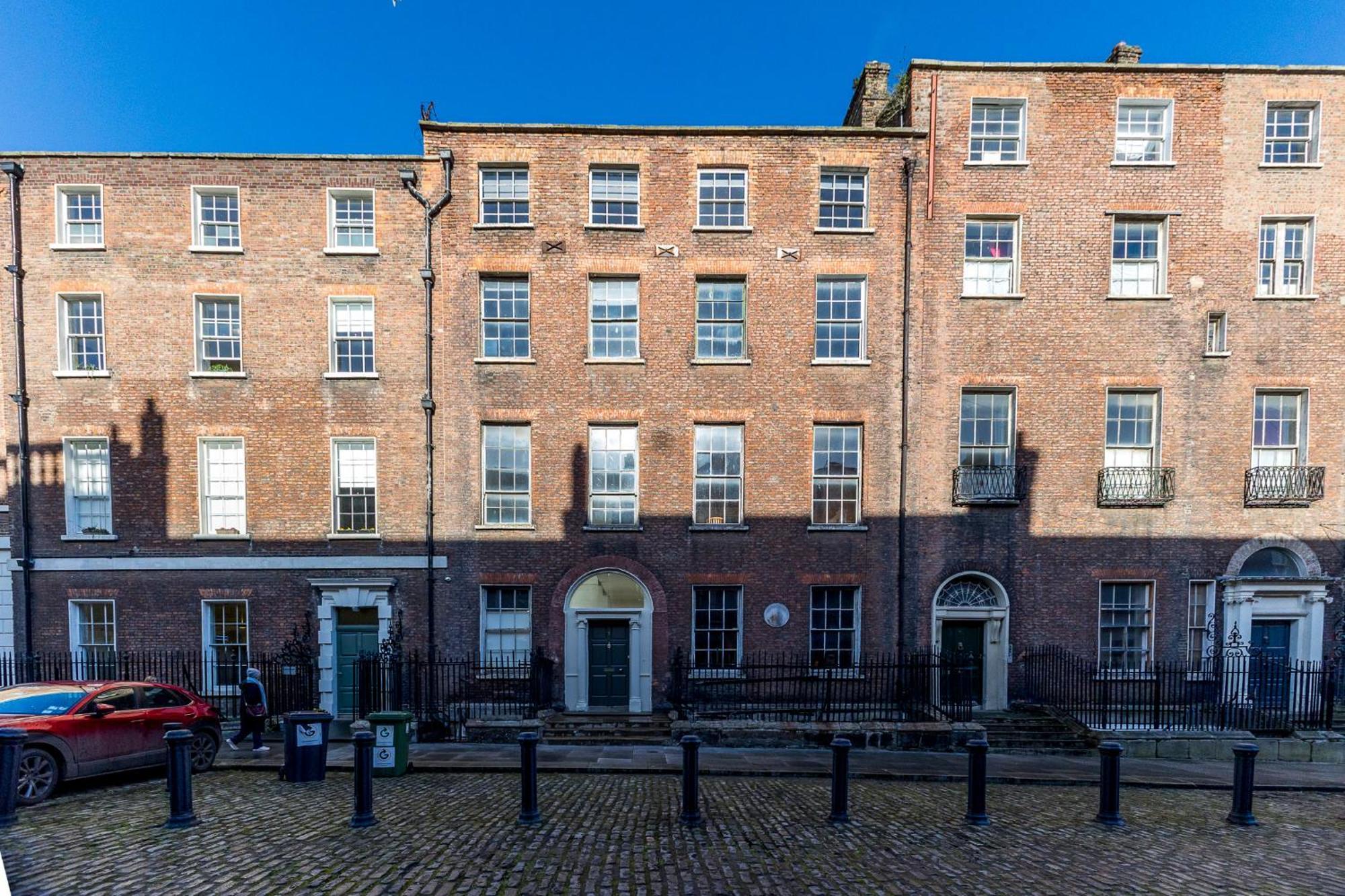Munster Apartment , 7 Henrietta Street, Dublin City Centre Екстериор снимка